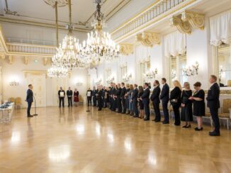 Presidente finlandês Alexander Stubb parabeniza os vencedores do Prêmio de Internacionalização de 2025 em cerimônia oficial em Helsinque
