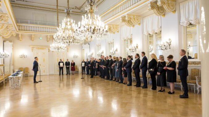 Presidente finlandês Alexander Stubb parabeniza os vencedores do Prêmio de Internacionalização de 2025 em cerimônia oficial em Helsinque