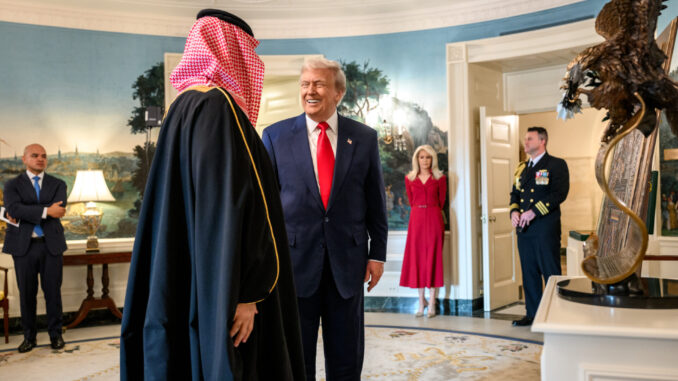 Presidente Donald Trump recebe o príncipe saudita na Casa Branca em 18 de novembro de 2025