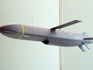 Míssil de cruzeiro Storm Shadow exibido em museu militar no Reino Unido.