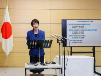 Primeira-ministra Sanae Takaichi fala sobre o novo pacote de estímulo do governo em 21 de novembro de 2025