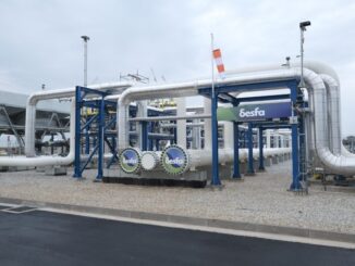 Estação de compressão de gás pronta para hidrogênio inaugurada na Grécia, destacando o papel do país como hub energético europeu.