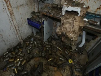 Soldado do Exército Libanês patrulha posto militar perto da fronteira com Israel, em região do sul do Líbano, 2025.