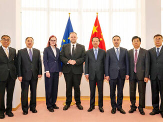 União Europeia apela à paz e estabilidade no Estreito de Taiwan diante das tensões entre Taipei e Pequim.