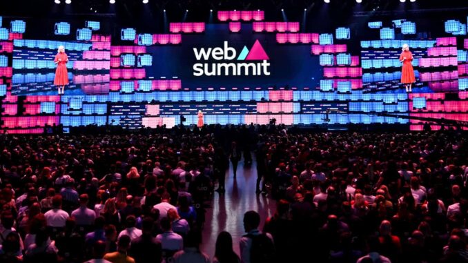 Público e palestrantes durante a Web Summit 2025 em Lisboa, principal evento de tecnologia da Europa.