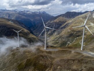 Aerogeradores no parque eólico SwissWinds, o mais alto da Europa, nos Alpes suíços.