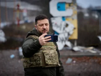 Presidente ucraniano Volodymyr Zelenskyy gravando vídeo em Kupiansk, região de Kharkiv, Ucrânia