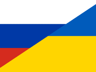 Bandeiras da Rússia e da Ucrânia lado a lado representando o conflito no Leste Europeu.