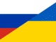 Bandeiras da Rússia e da Ucrânia lado a lado representando o conflito no Leste Europeu.